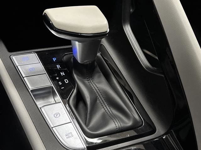 Used 2023 Hyundai Elantra Limited image 21