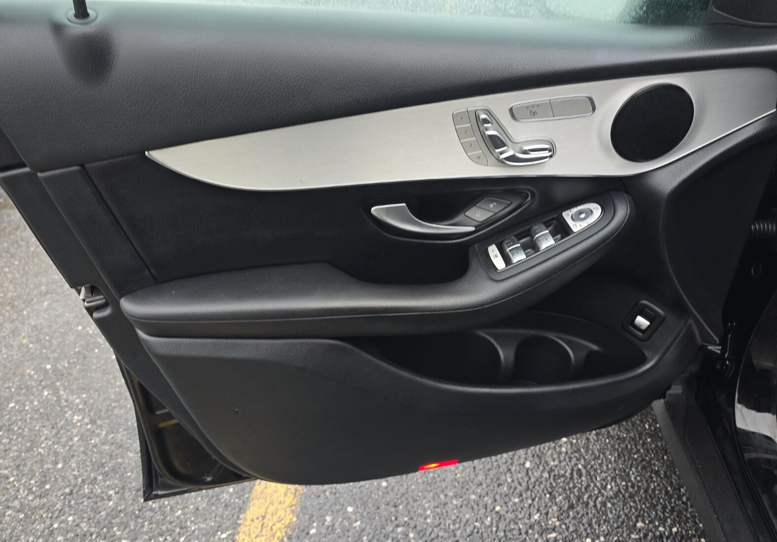 Used 2019 Mercedes-Benz GLC 300 4MATIC w/ Premium Package image 12
