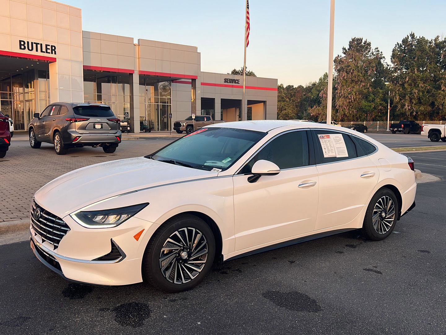 Used 2022 Hyundai Sonata SEL image 1