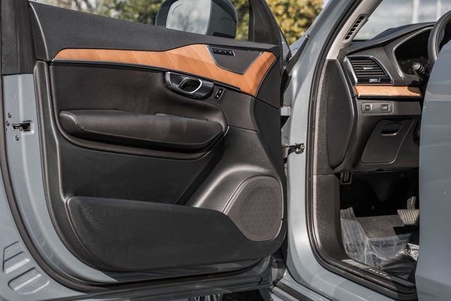 Used 2022 Volvo XC90 T5 Momentum w/ Advanced Package image 36