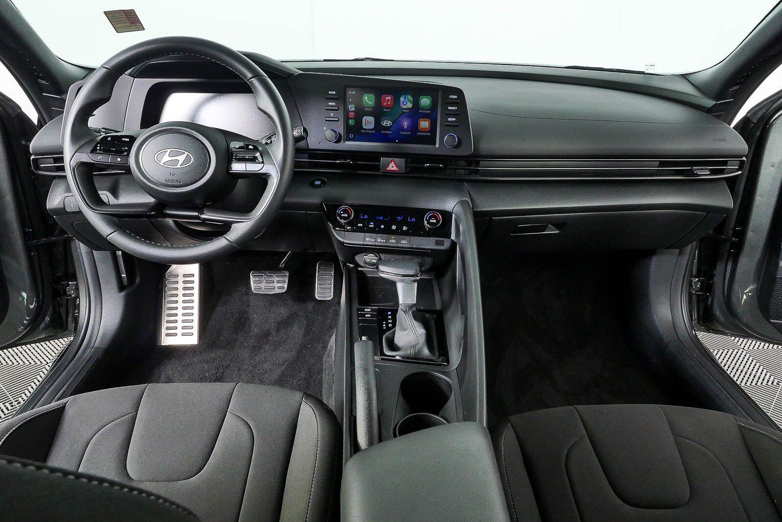 Certified 2025 Hyundai Elantra Sport FWD image 17