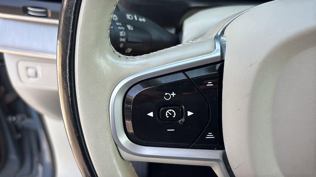 Used 2022 Volvo XC90 T5 Momentum w/ Climate Package image 18