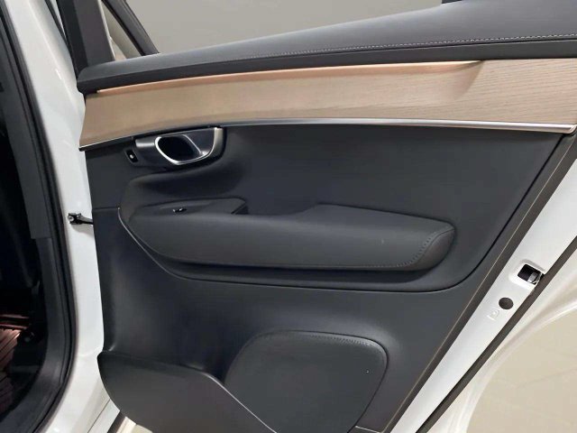 Used 2025 Volvo XC90 B6 Plus w/ Protection Package Premier AWD/4WD image 78