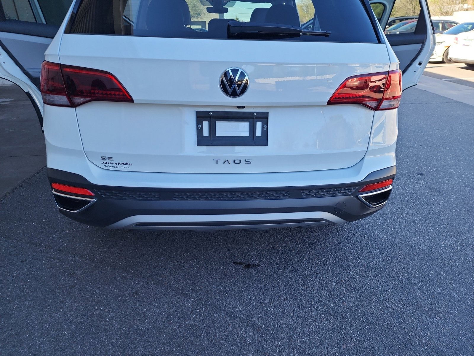 Certified 2024 Volkswagen Taos SE image 24