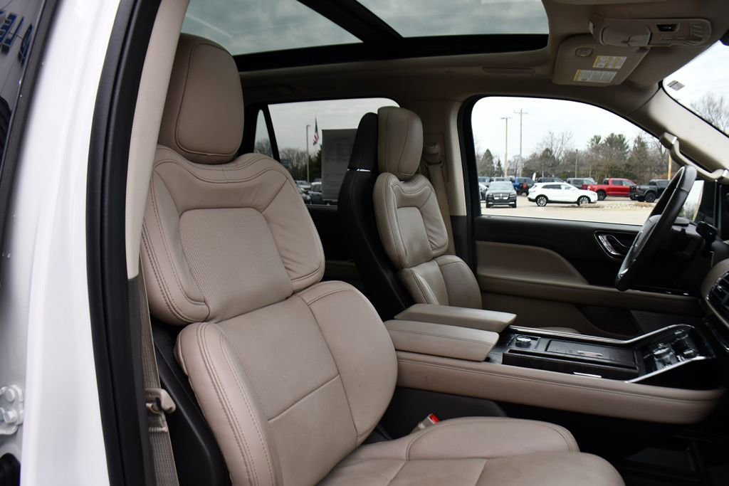 Used 2022 Lincoln Navigator Reserve image 16