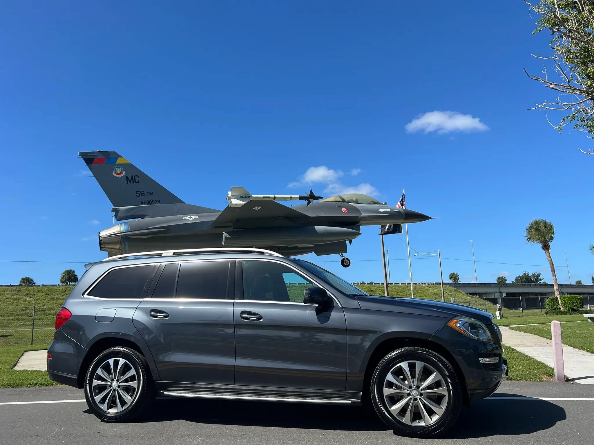 Used 2014 Mercedes-Benz GL 450 4MATIC w/ Lighting Package image 1
