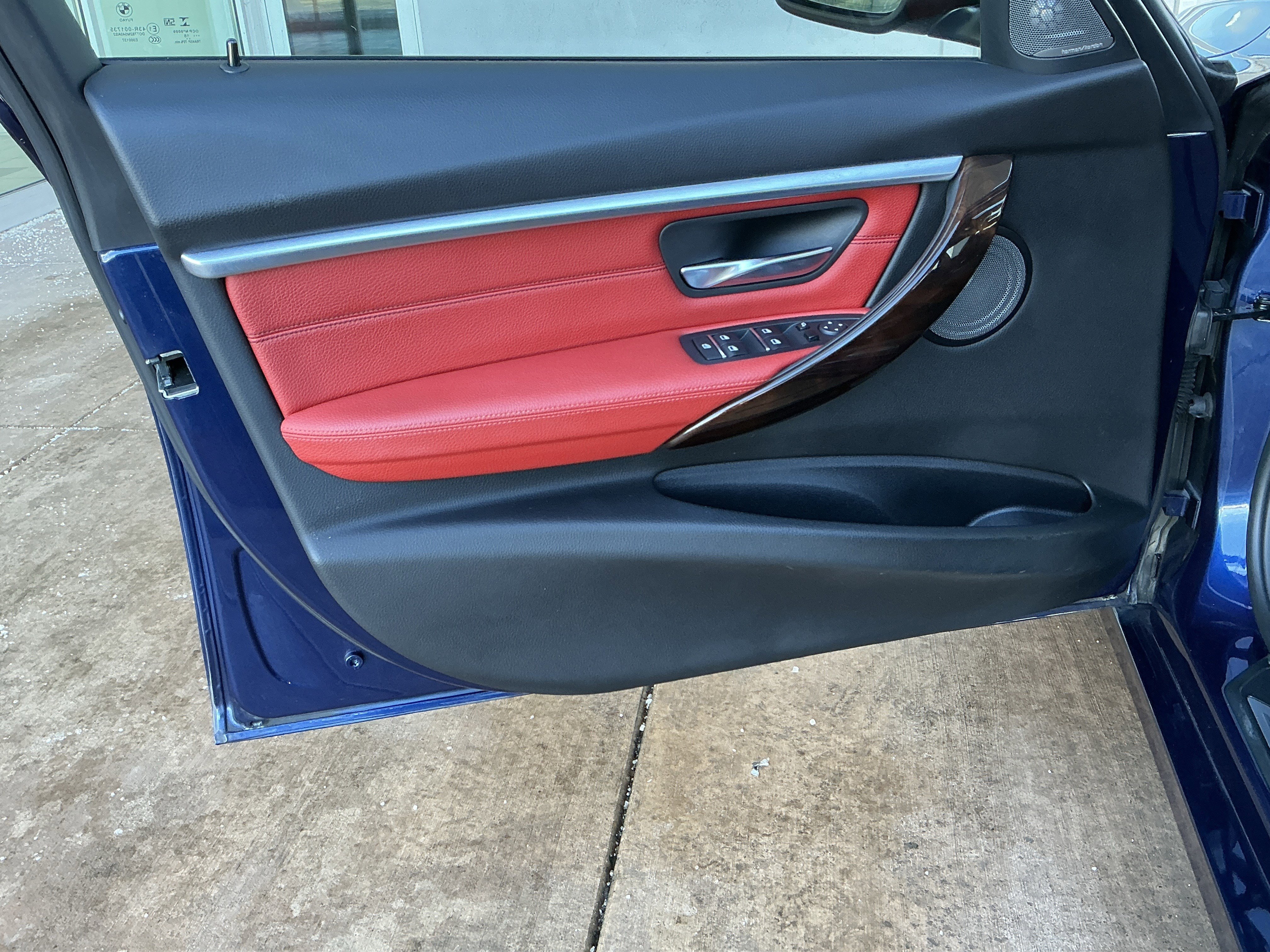 Used 2018 BMW 330i xDrive Sedan w/ Premium Package image 14