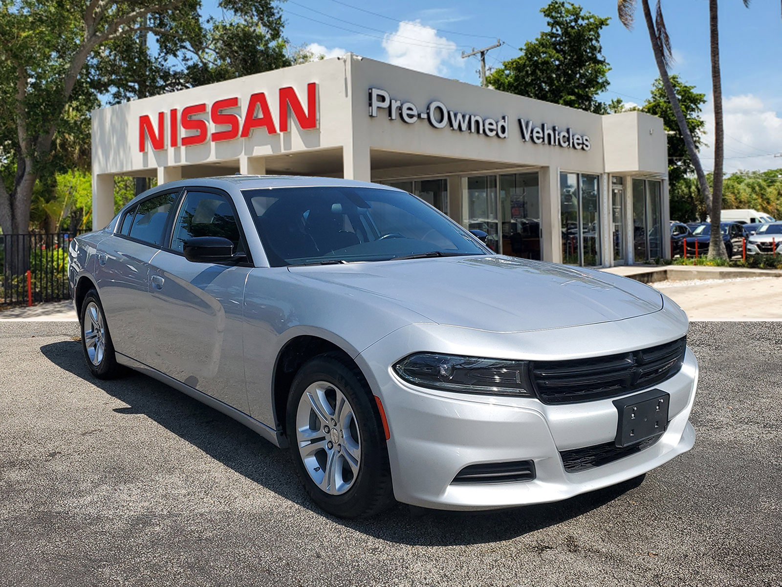 Used 2023 Dodge Charger SXT image 3