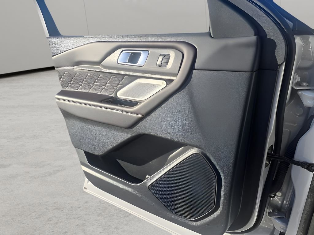 Used 2025 Ford Explorer Platinum w/ LUX Leather Package image 17