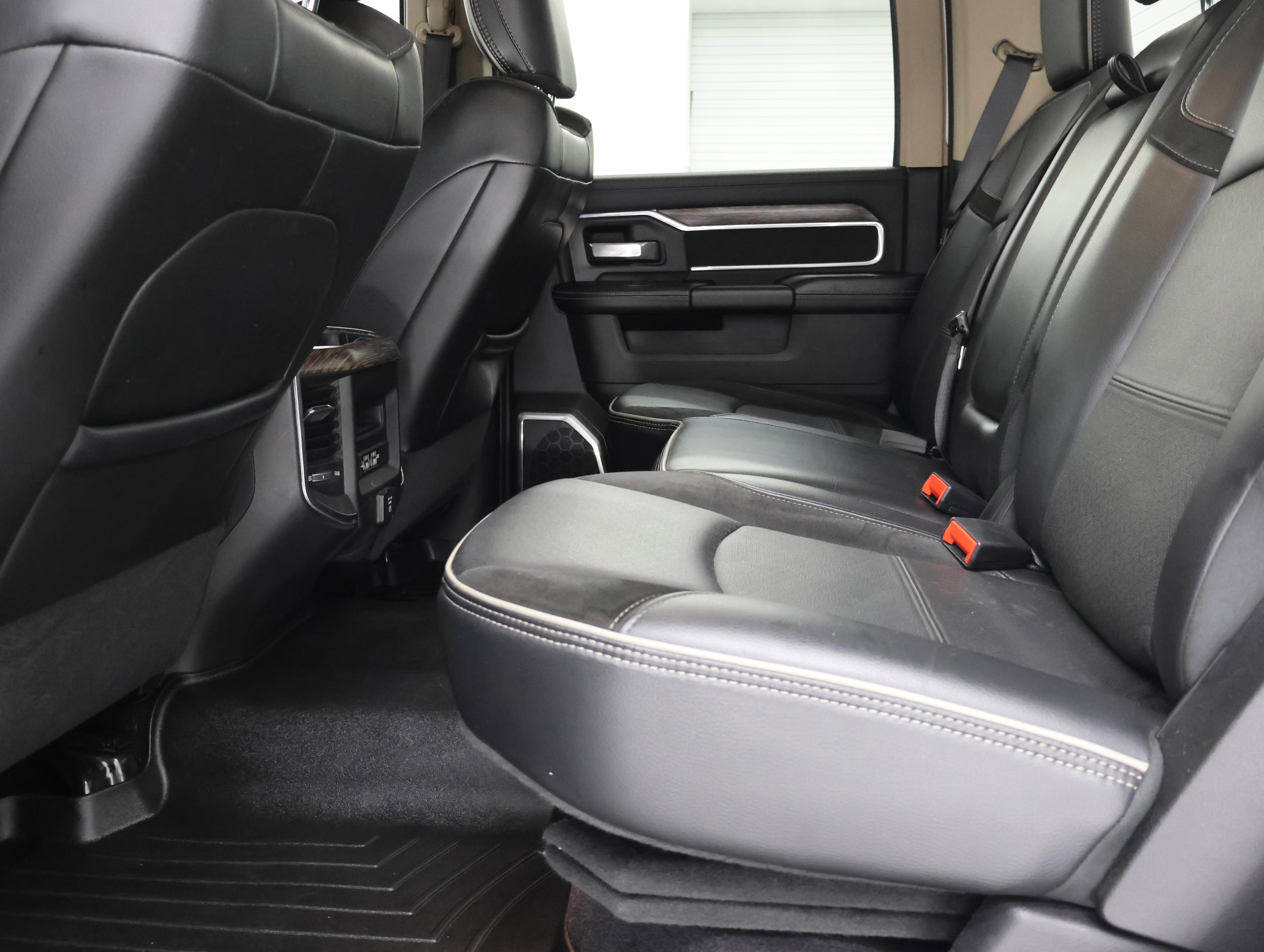 Used 2020 RAM 2500 Laramie AWD/4WD image 35