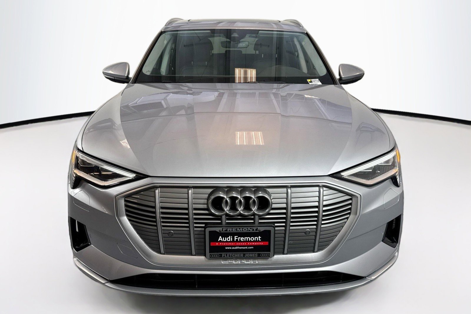 Used 2022 Audi e-tron Premium image 2