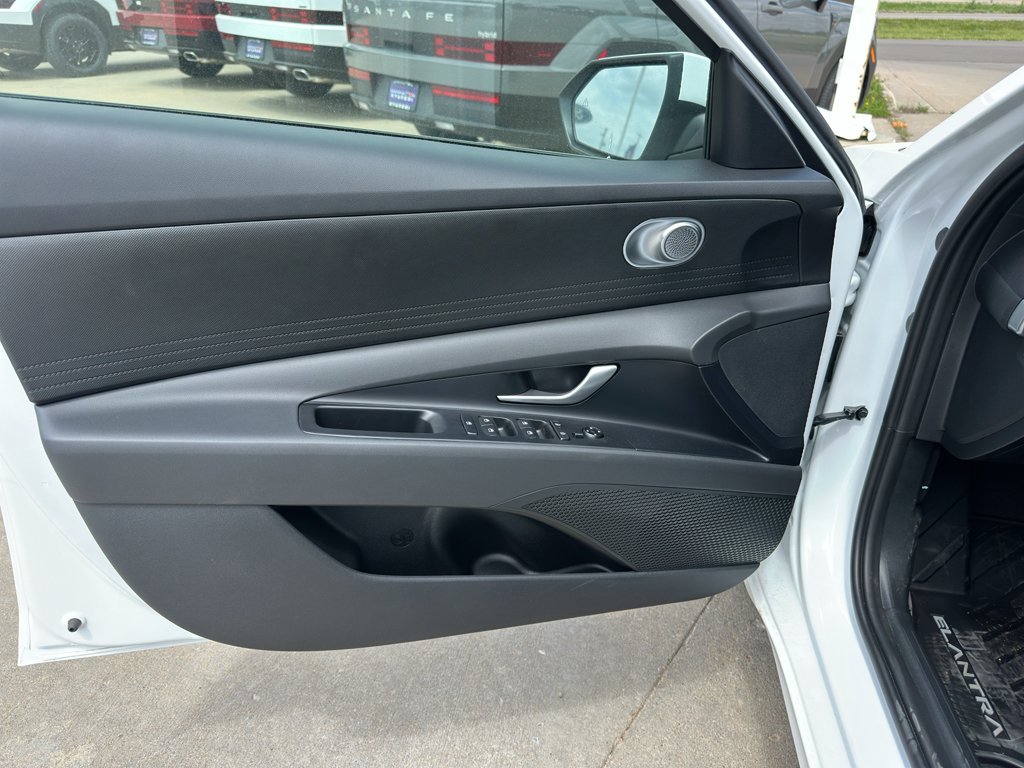 New 2026 Hyundai Elantra SE FWD image 10