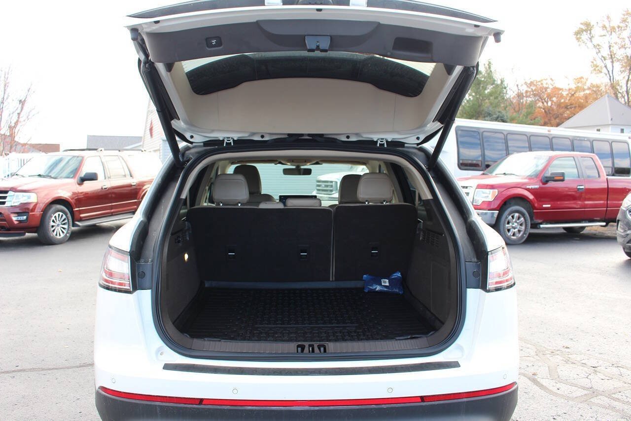 Used 2022 Lincoln Nautilus Reserve w/ Luxury Package image 6