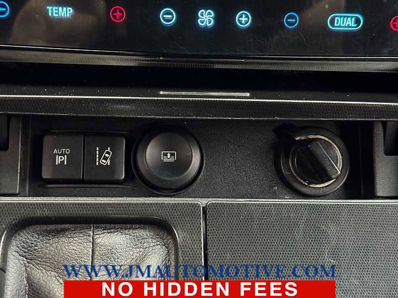 Used 2017 Ford Taurus Limited w/ Driver Assist Package image 36