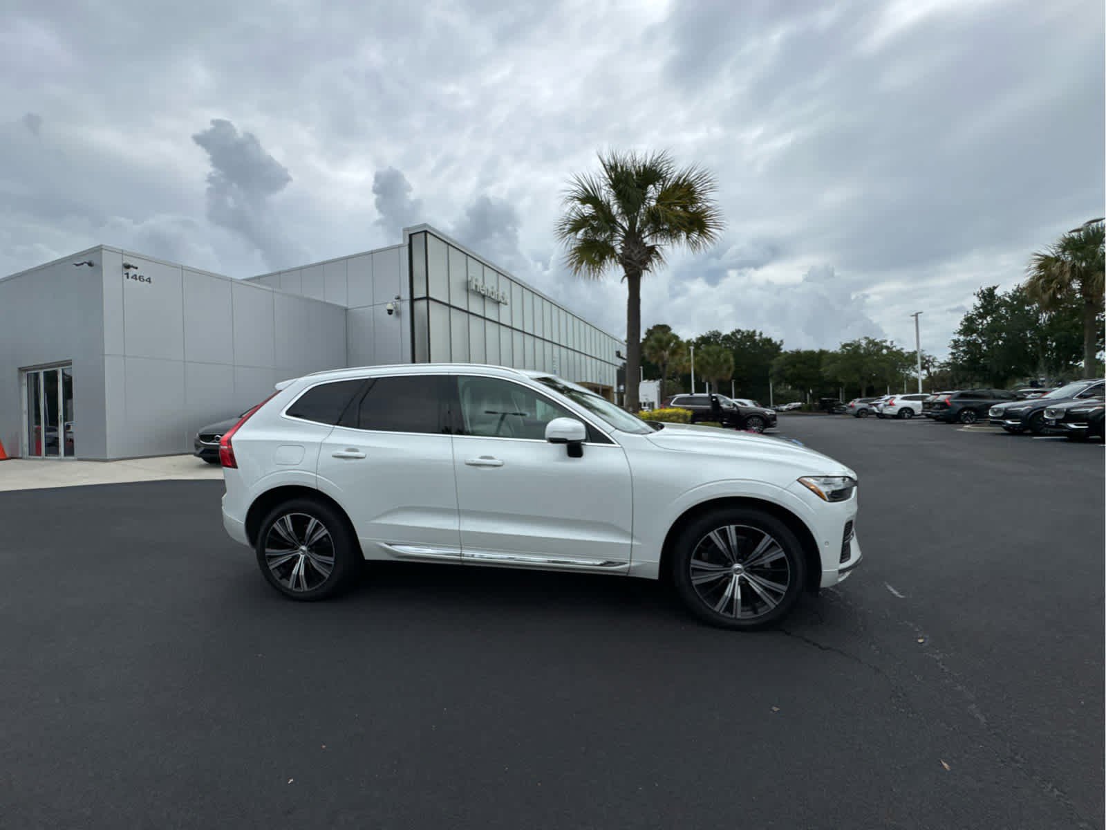 Used 2023 Volvo XC60 B5 Plus AWD/4WD image 18