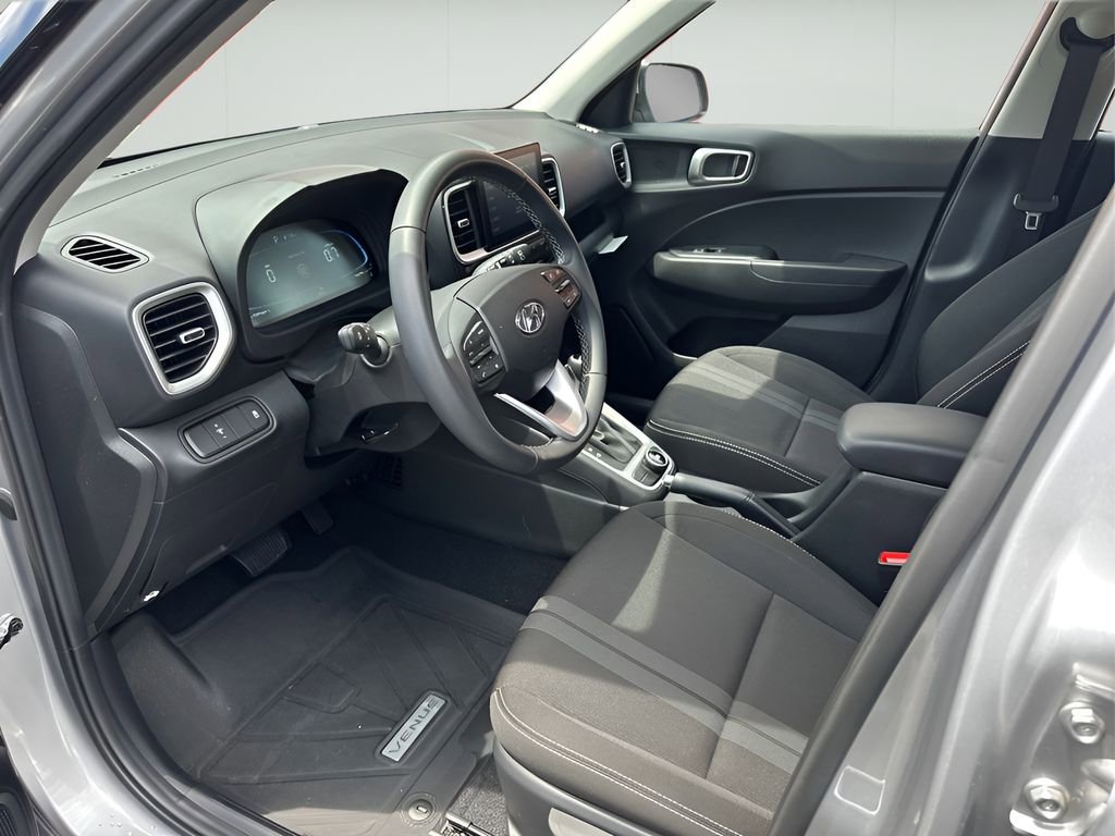 Used 2025 Hyundai Venue SEL image 10