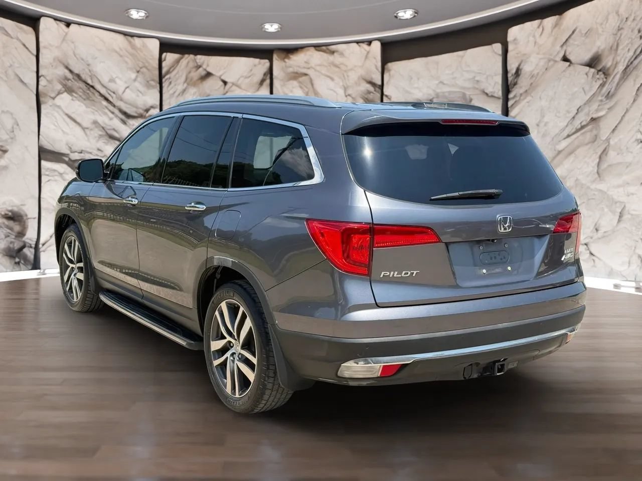 Used 2016 Honda Pilot Elite image 4