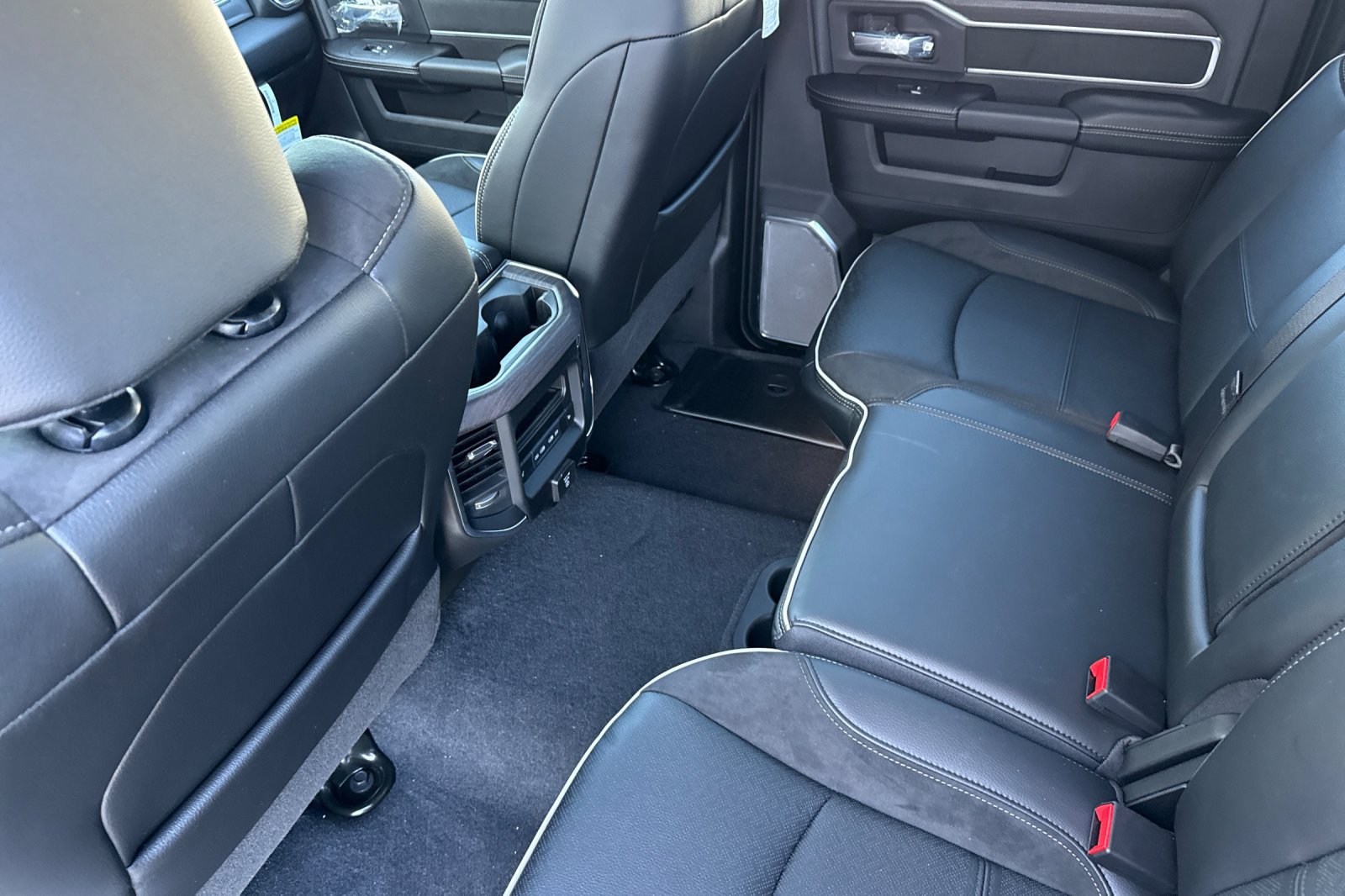 New 2026 RAM 3500 Laramie AWD/4WD image 13