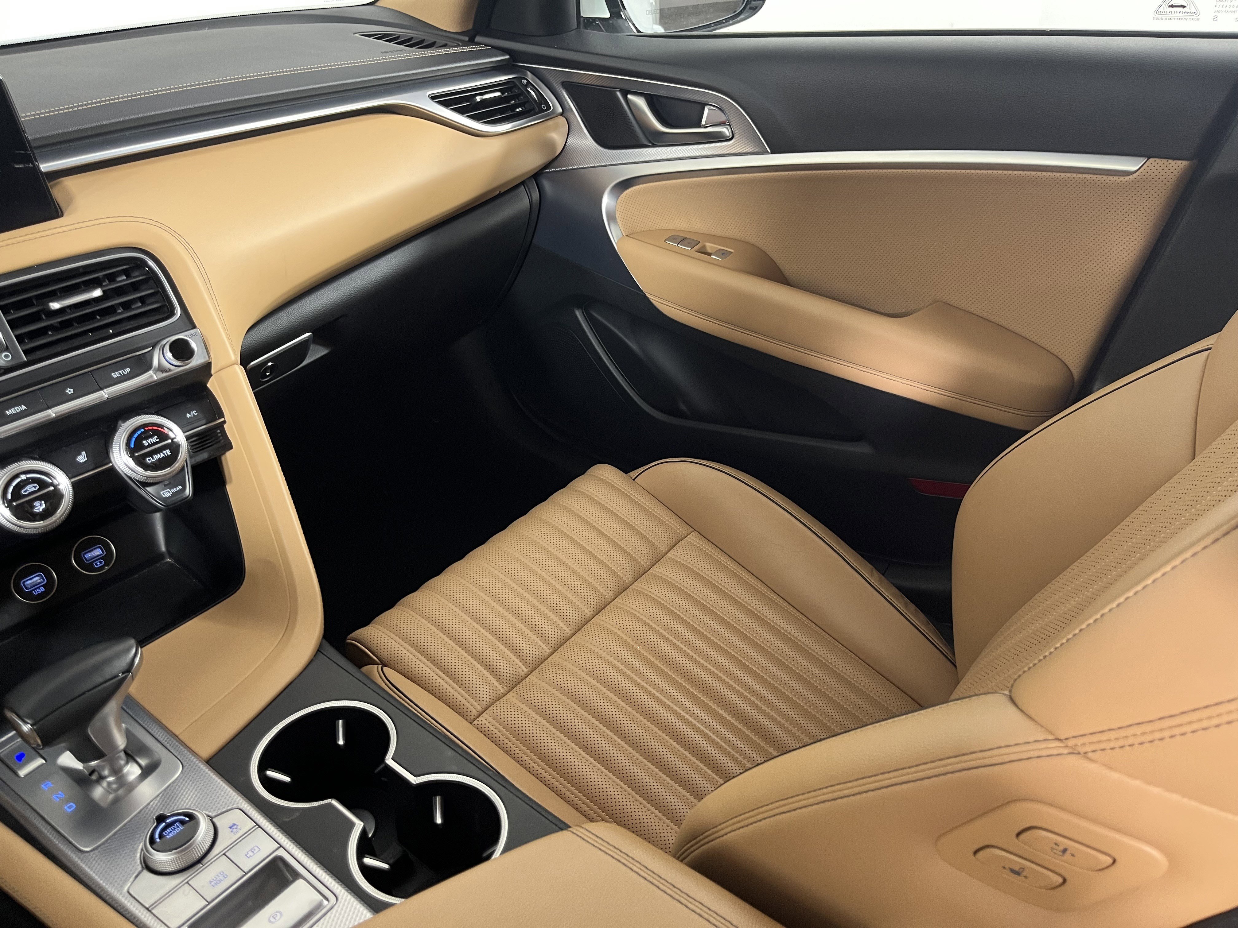 Used 2022 Genesis G70 3.3T image 11