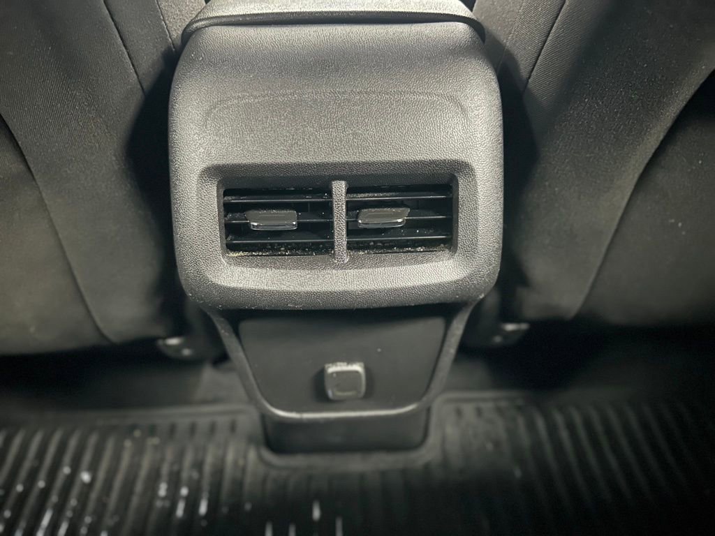 Used 2018 Chevrolet Equinox LT image 19