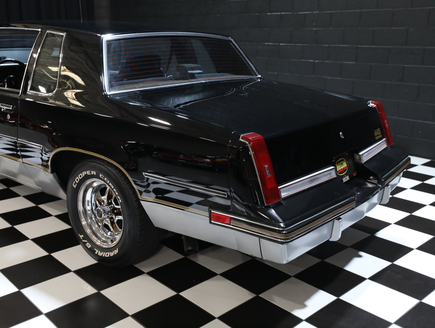Used 1987 Oldsmobile Cutlass Supreme Salon RWD image 25