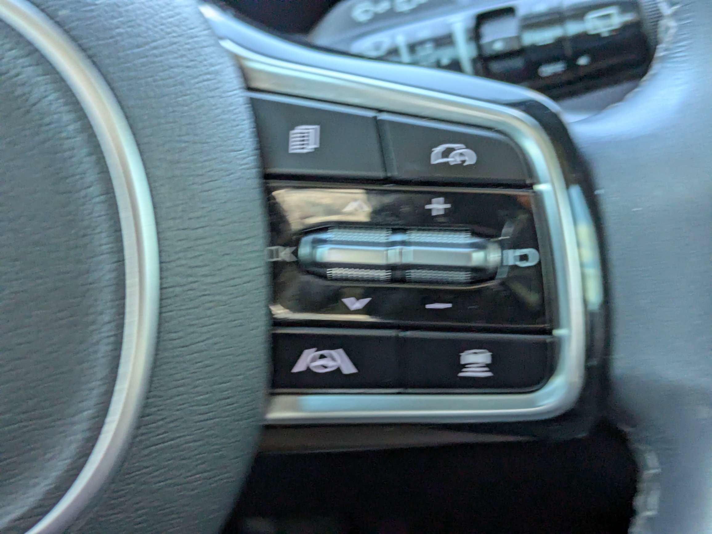 Used 2025 Kia Sorento S FWD image 25