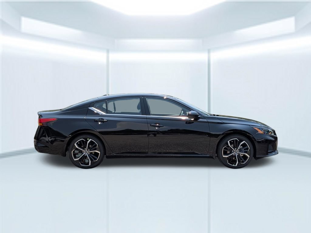 New 2026 Nissan Altima 2.5 SR w/ SR Premium Package FWD image 8