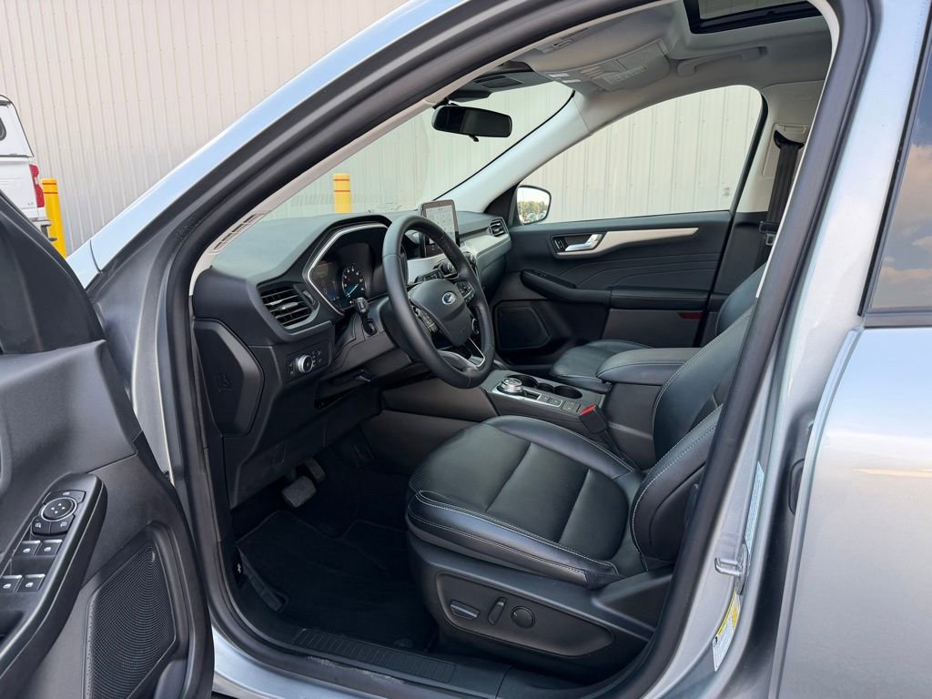 Used 2022 Ford Escape SEL w/ Class II Trailer Tow Package image 16