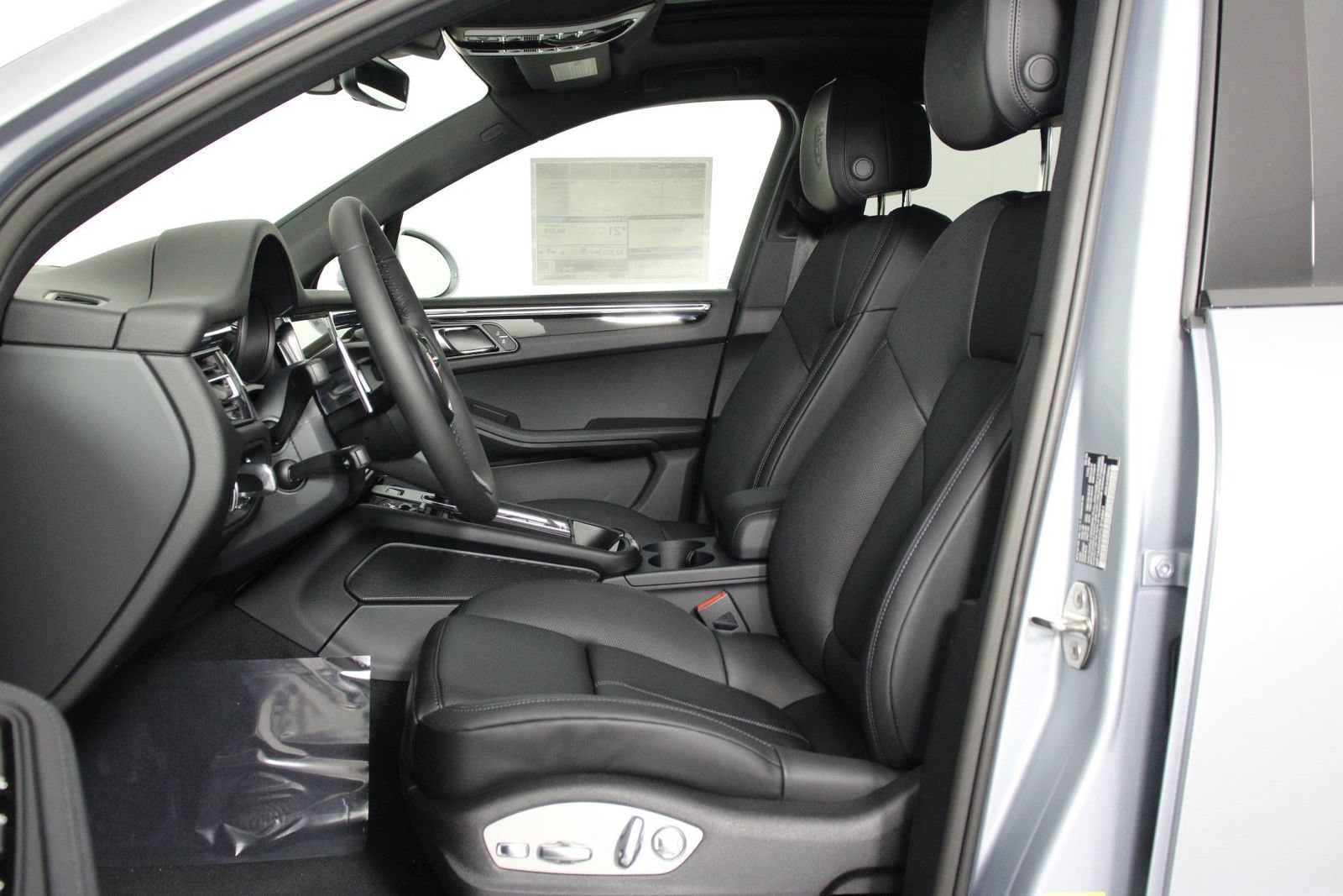 New 2026 Porsche Macan AWD/4WD image 5
