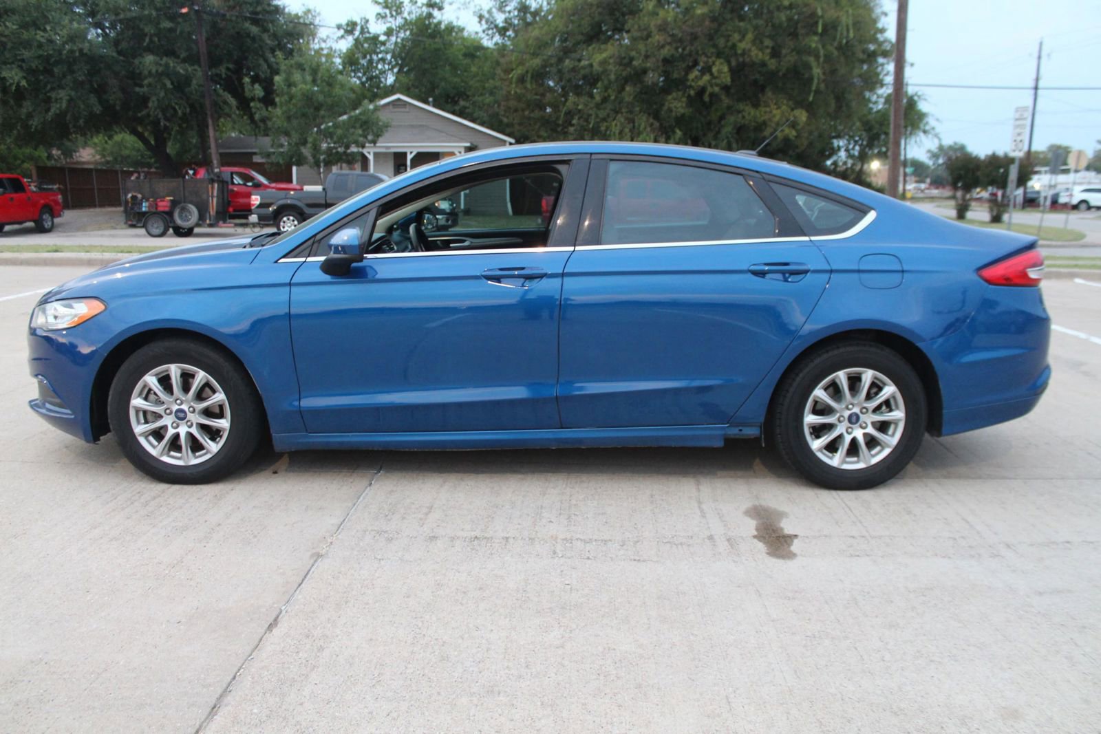 Used 2017 Ford Fusion S image 4