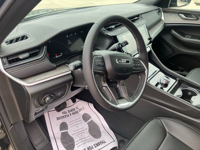New 2026 Jeep Grand Cherokee Limited w/ Luxury Tech Group II AWD/4WD image 12