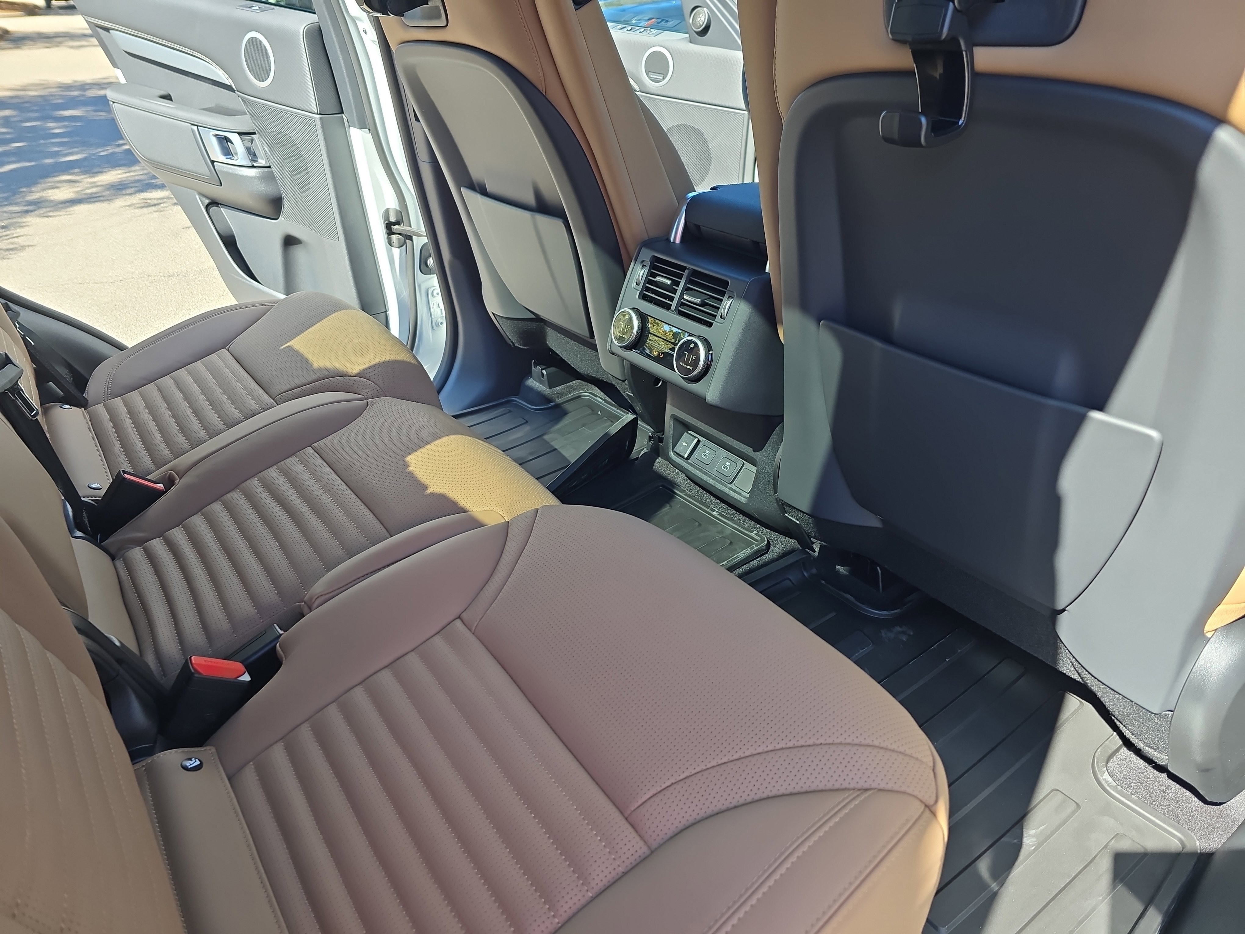 New 2026 Land Rover Discovery Limited Edition image 11
