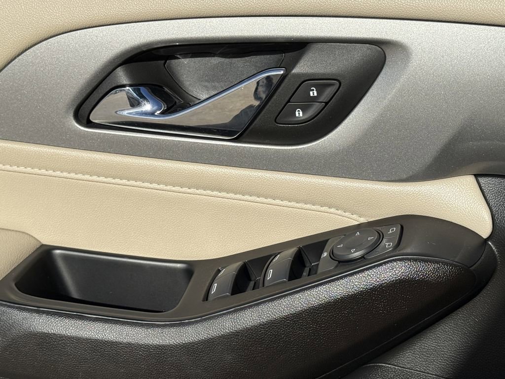 Used 2023 Chevrolet Traverse LS FWD image 23