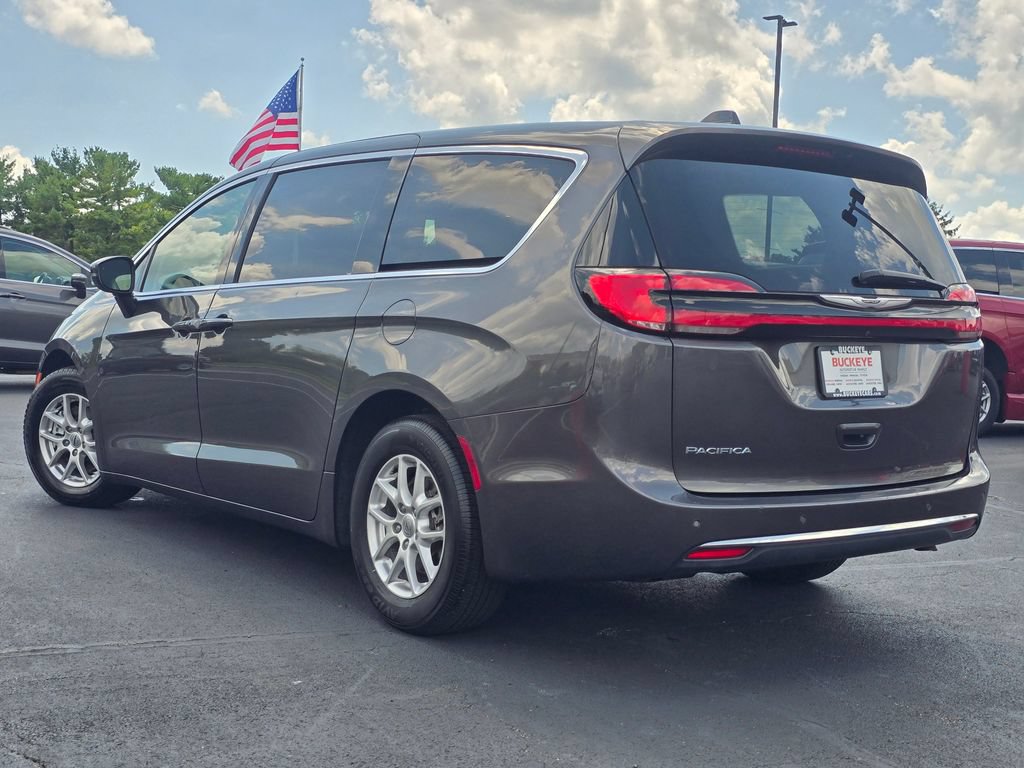 Used 2023 Chrysler Pacifica Touring-L FWD image 6