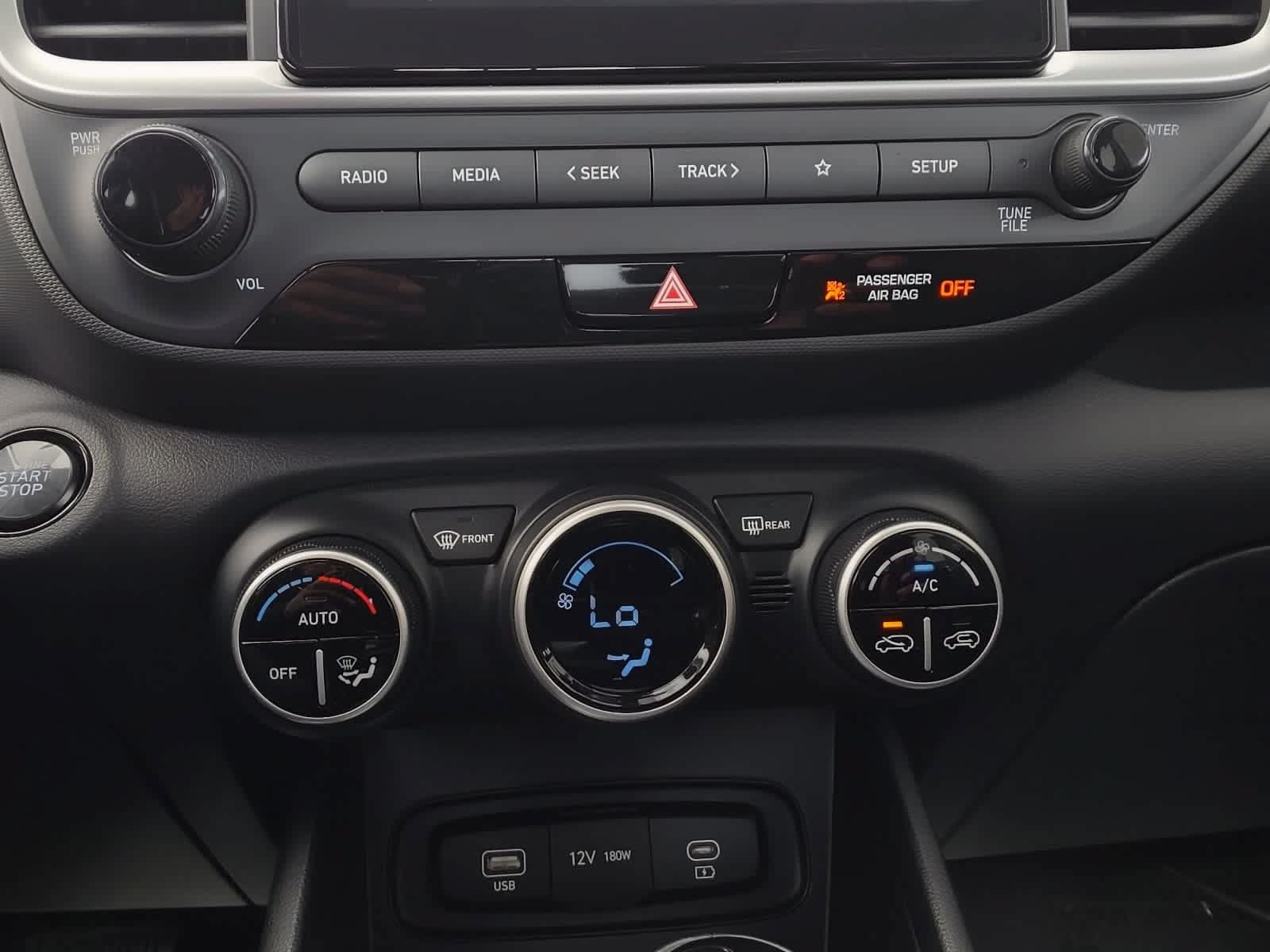 Used 2025 Hyundai Venue SEL FWD image 19