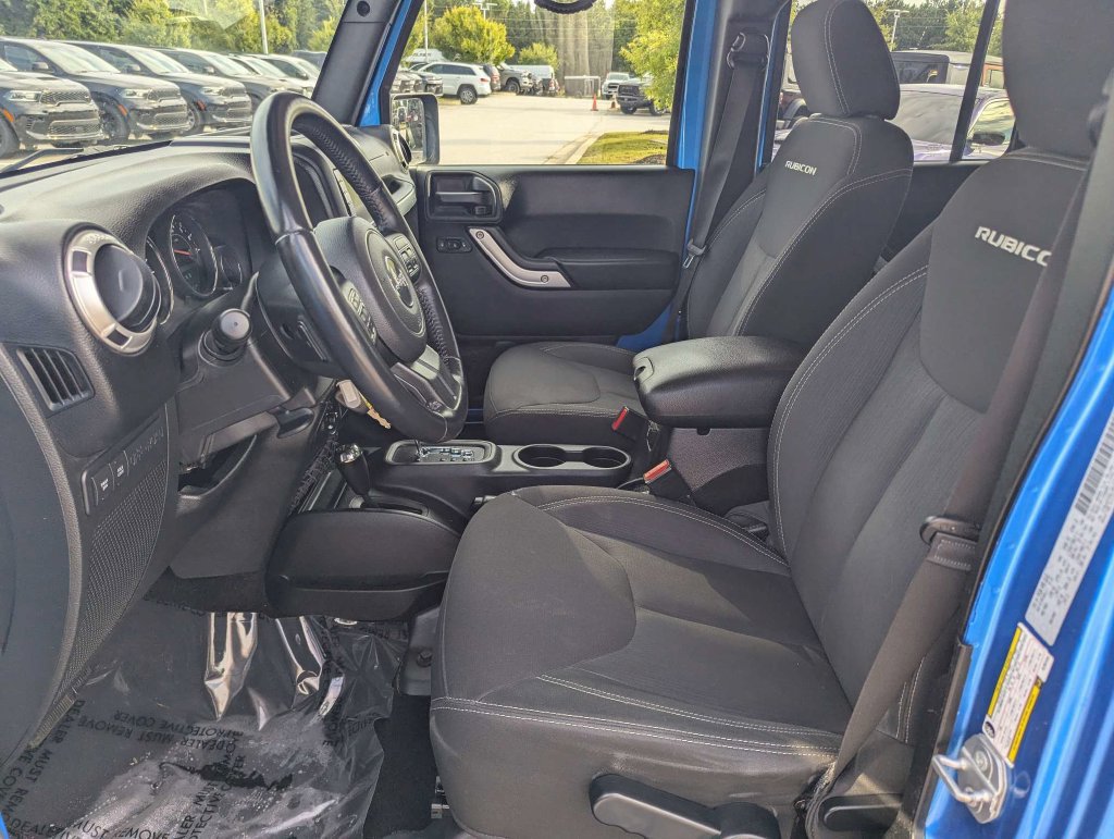 Used 2016 Jeep Wrangler Unlimited Rubicon w/ Connectivity Group AWD/4WD image 19