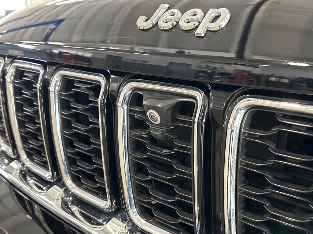 Used 2023 Jeep Grand Cherokee Limited w/ Luxury Tech Group II image 17