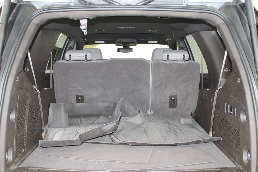 Used 2022 Chevrolet Tahoe LT w/ Luxury Package RWD image 16