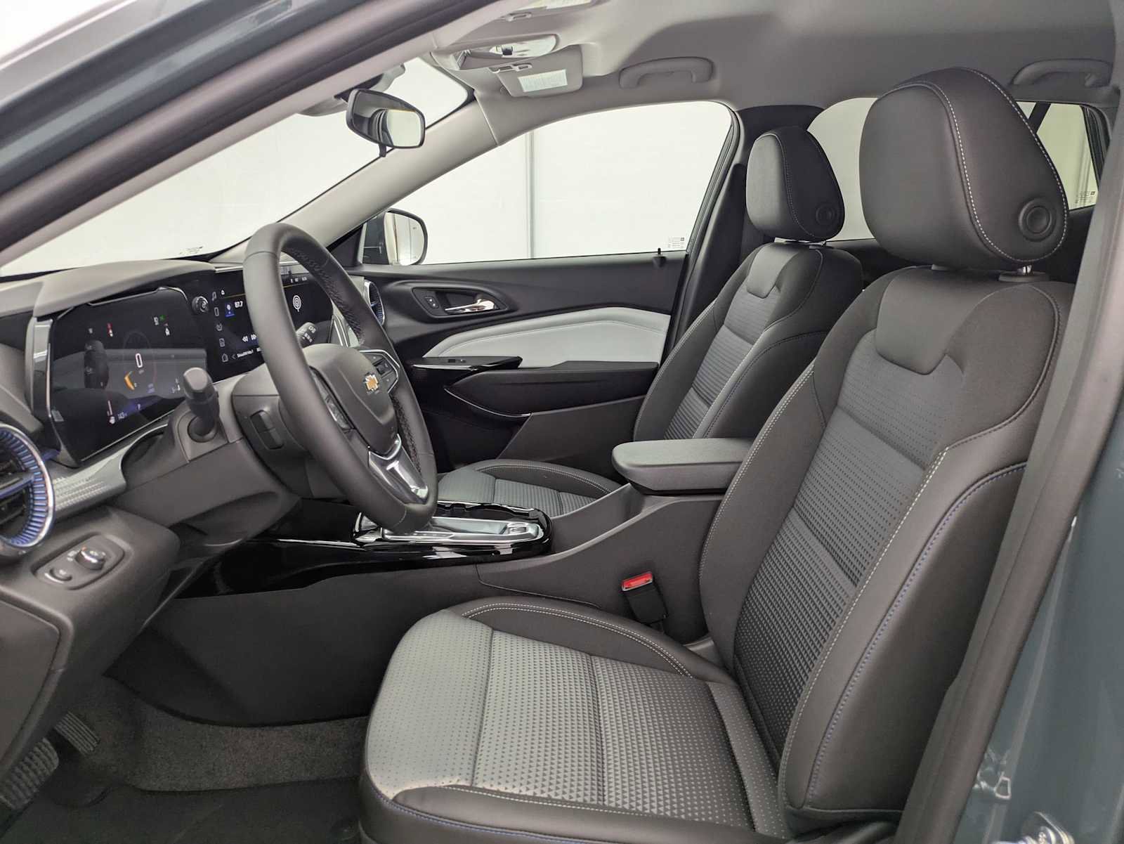 New 2026 Chevrolet Trax LT w/ Driver Confidence Package FWD image 17