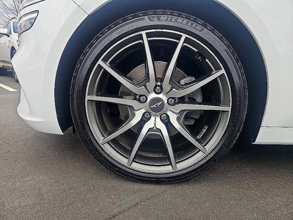 Used 2022 Genesis G70 2.0T w/ Prestige Package image 9