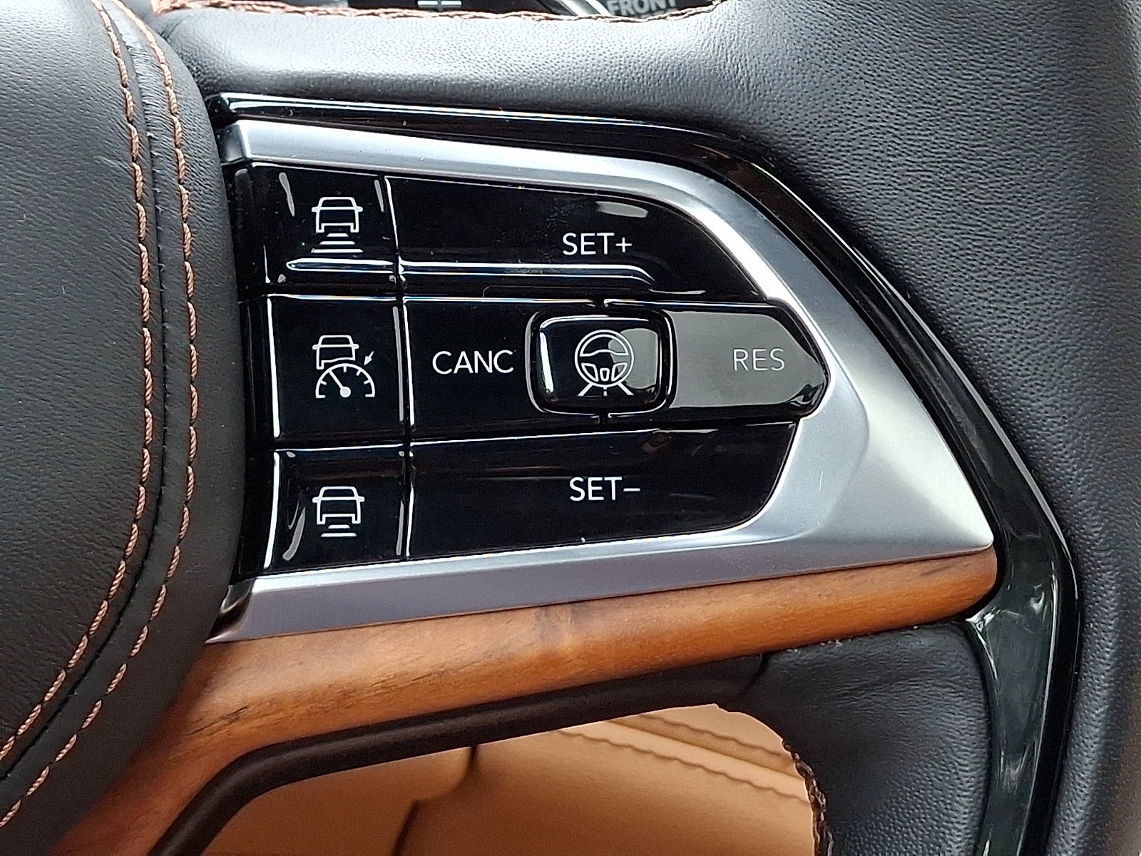 Certified 2025 Jeep Grand Cherokee L Summit AWD/4WD image 23