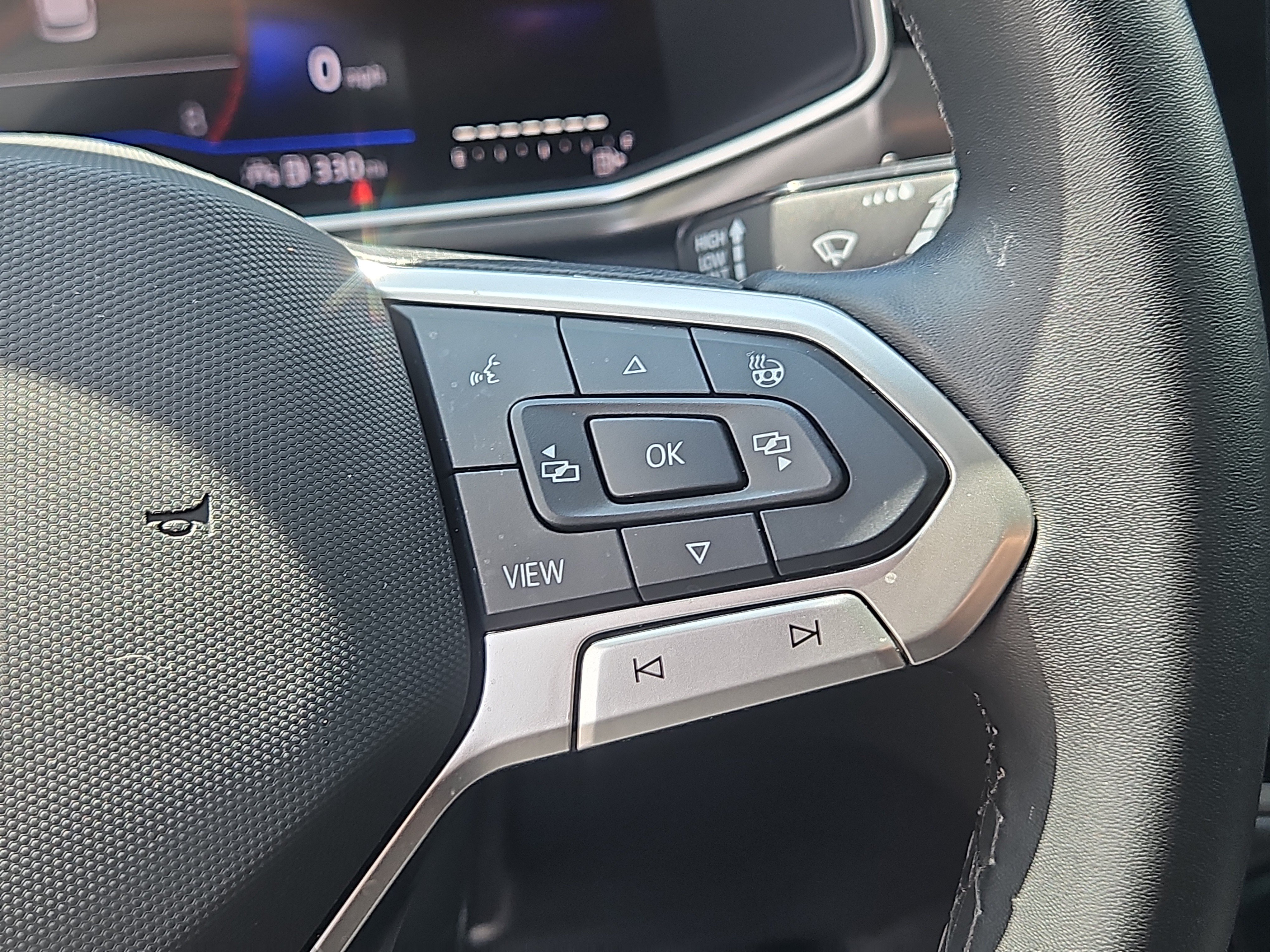 Certified 2025 Volkswagen Taos SE AWD/4WD image 19