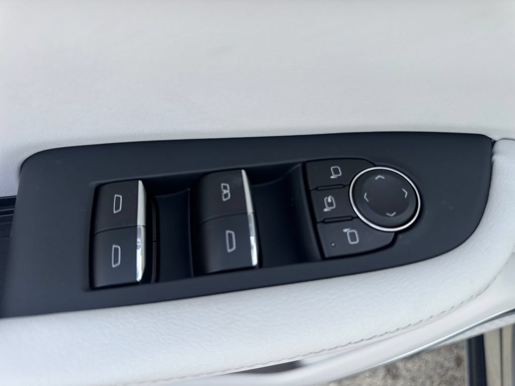 New 2026 Buick Enclave Avenir w/ Super Cruise Package FWD image 17