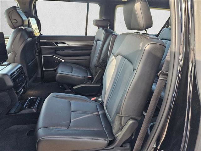 New 2025 Jeep Wagoneer L Series II w/ Premium Group I image 12