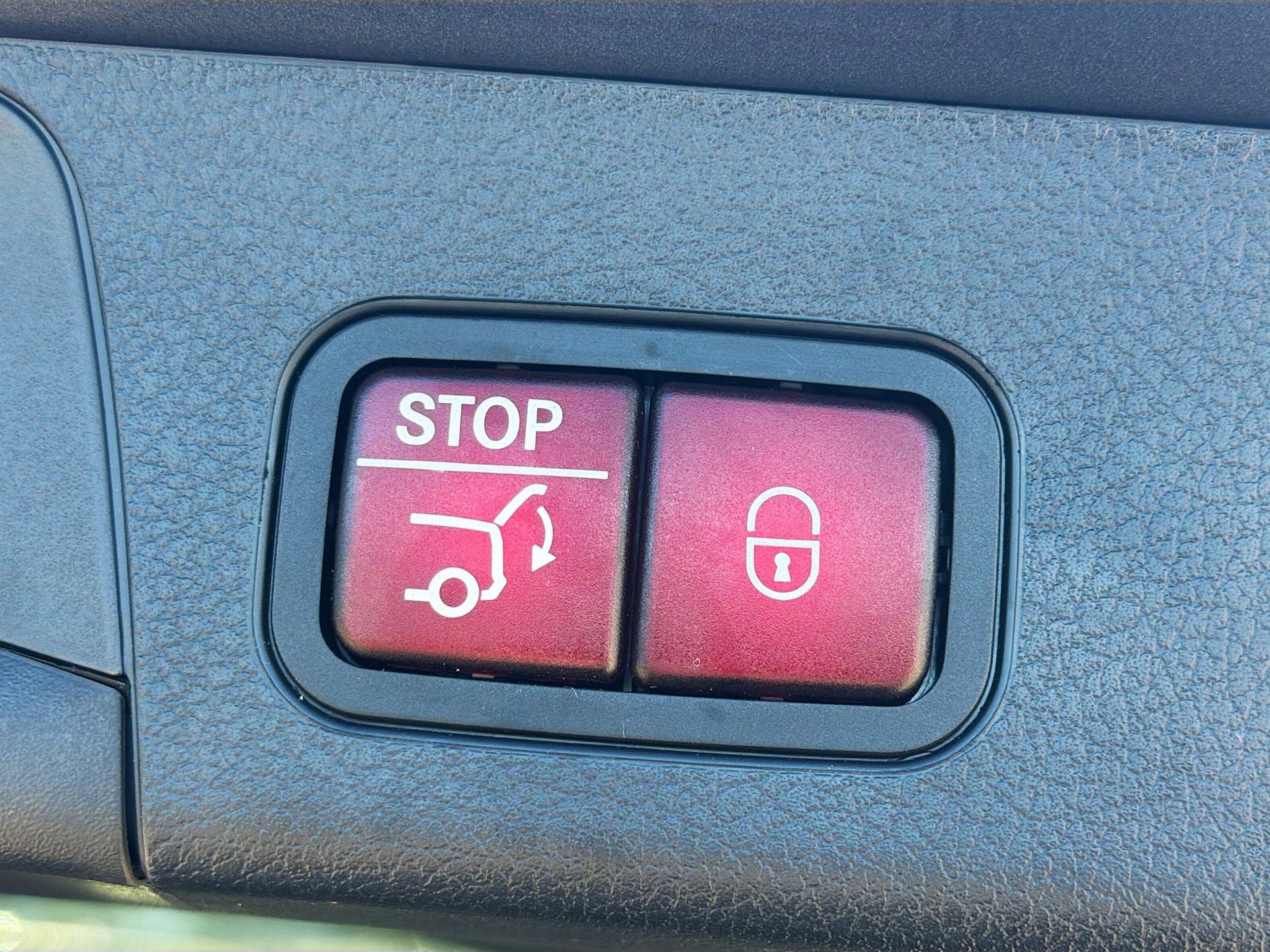 Used 2025 Mercedes-Benz GLB 35 AMG 4MATIC image 14