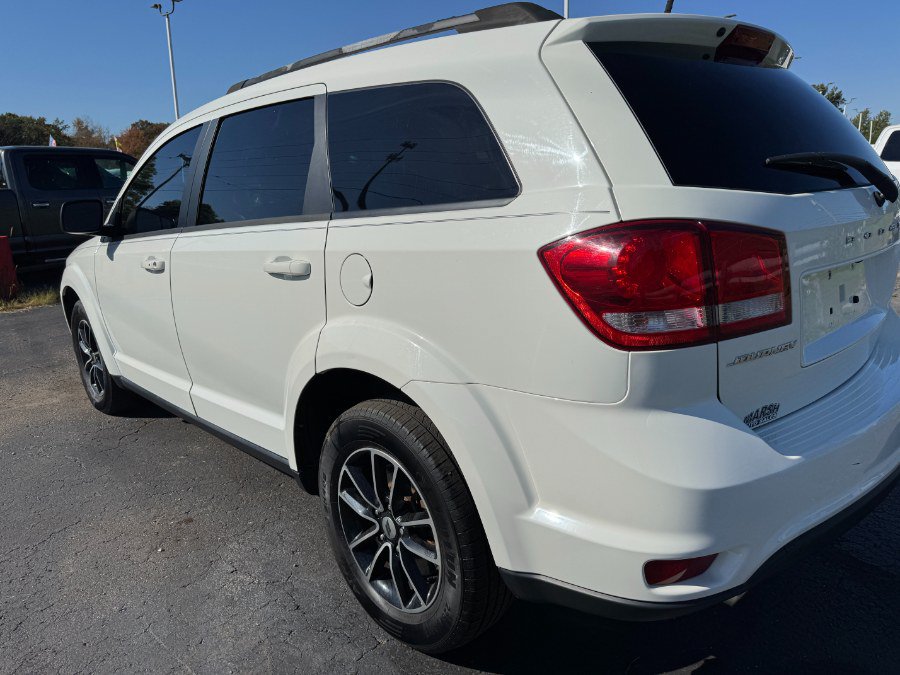 Used 2018 Dodge Journey SXT w/ Blacktop Package FWD image 10
