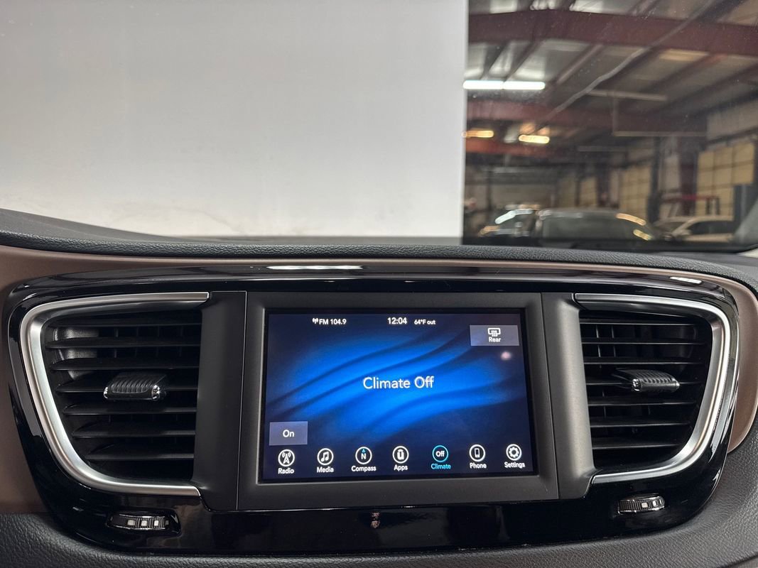 Used 2020 Chrysler Voyager Lxi image 15