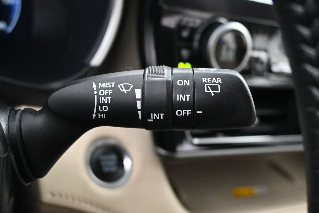 Used 2024 Toyota Highlander Limited AWD/4WD image 25