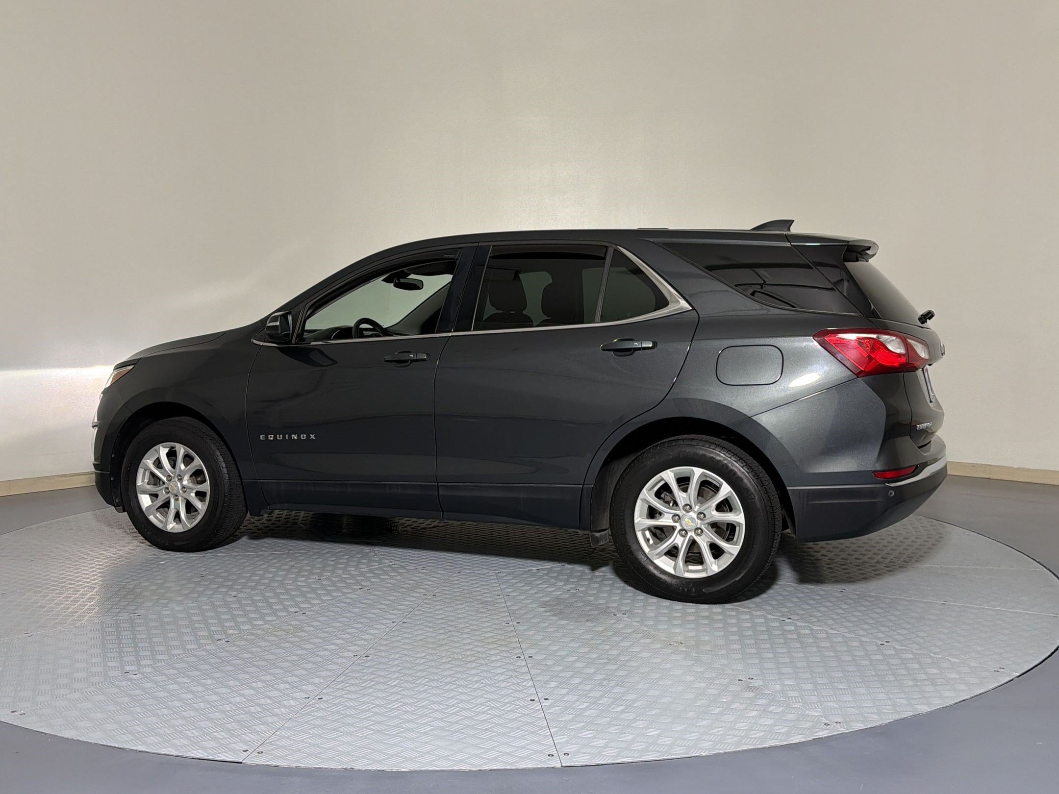 Used 2018 Chevrolet Equinox LT FWD image 3