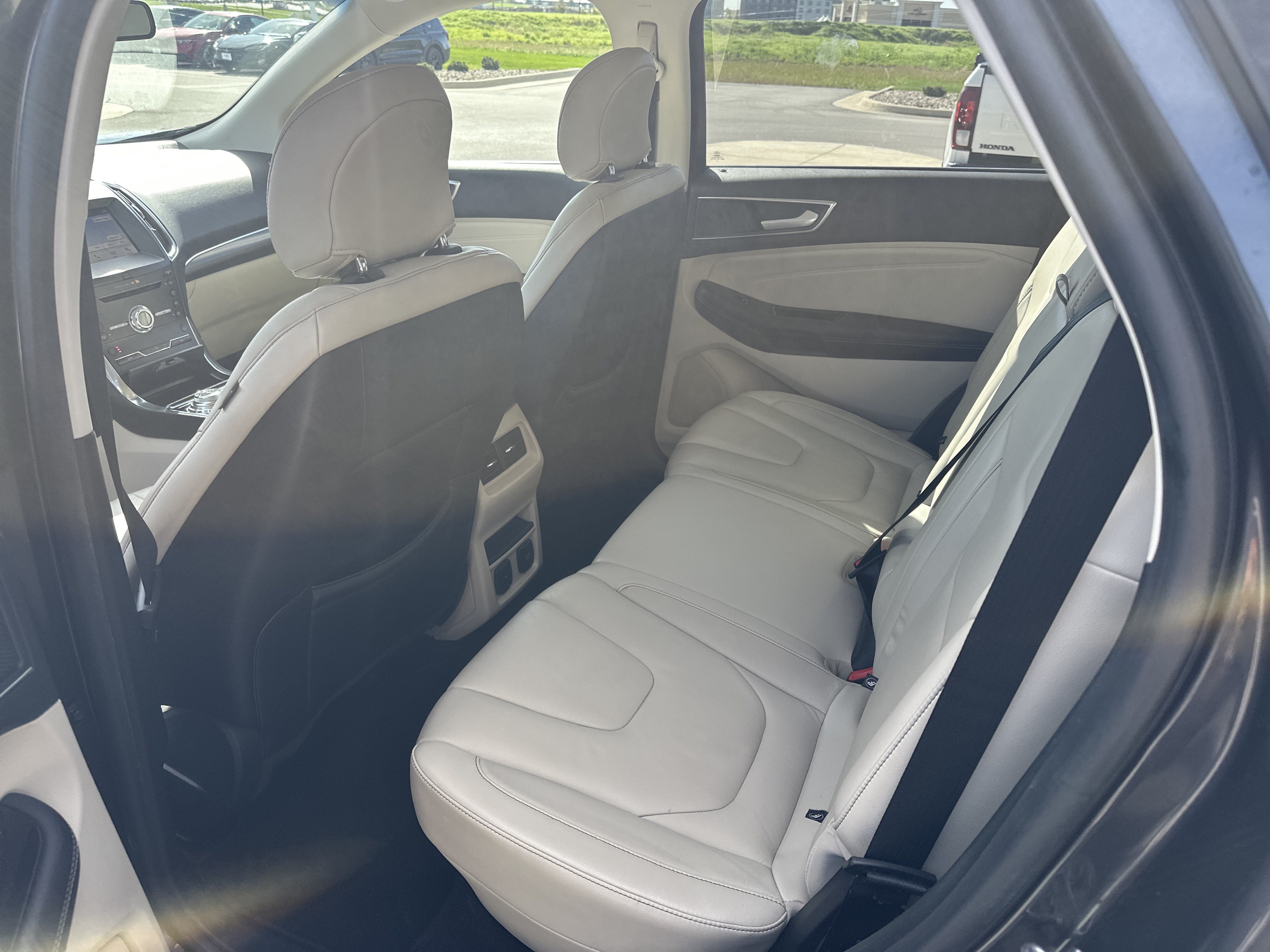 Used 2019 Ford Edge Titanium AWD/4WD image 28